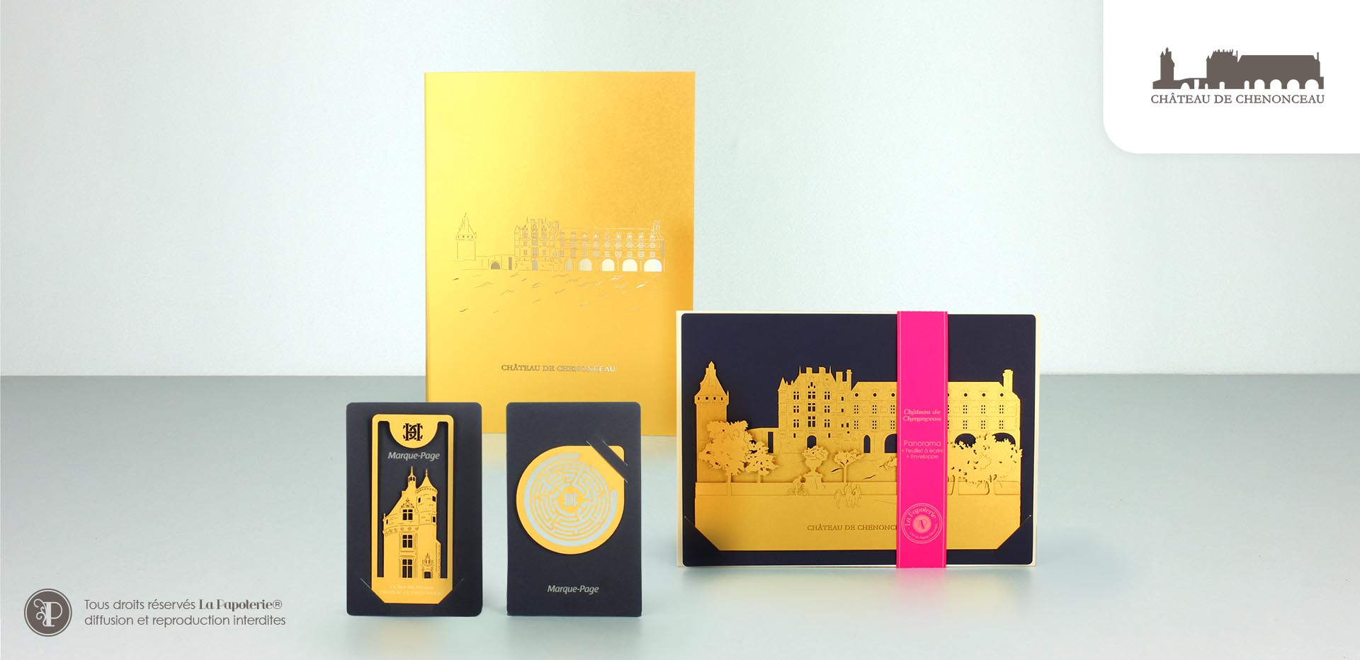 Assortiment de papeterie doré, avec carnet A5, marque-page et panorama en découpe laser pour le château de Chenonceau